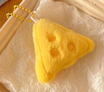 Pliušinių raktų pakabukų gamyba