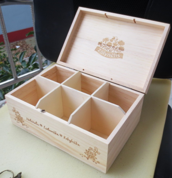 Medinė arbatos dėžutė