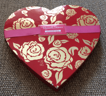 Širdelės formos saldainių dėžutė