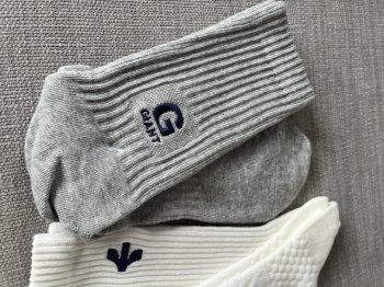 Minimalistinės kojinės su logotipu | Premium verslo dovana | Subtili žinutė apie jūsų įmonę