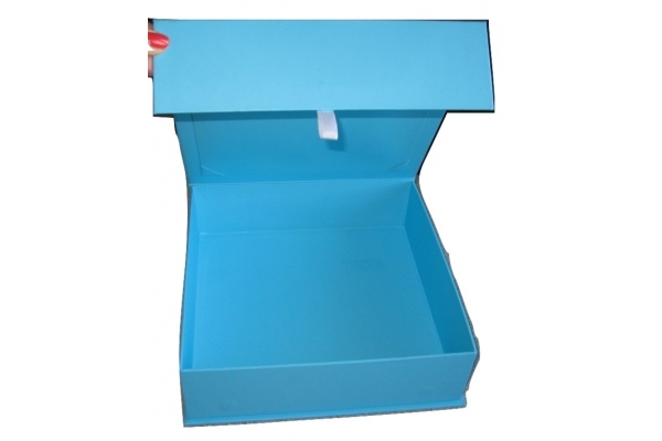 Popierinė dėžutė su magnetu
