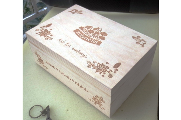 Medinė arbatos dėžutė