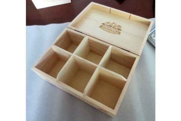 Medinė arbatos dėžutė