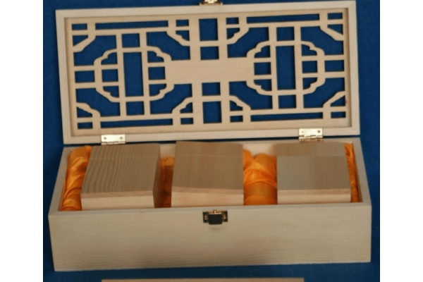 Medinė raižiniuota dėžutė