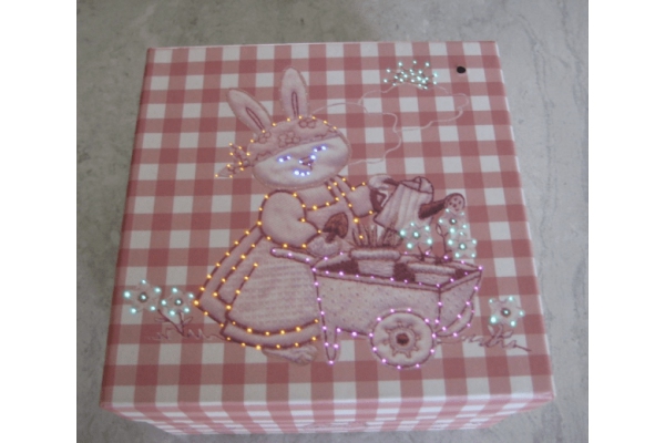 LED mirksinti dėžutė