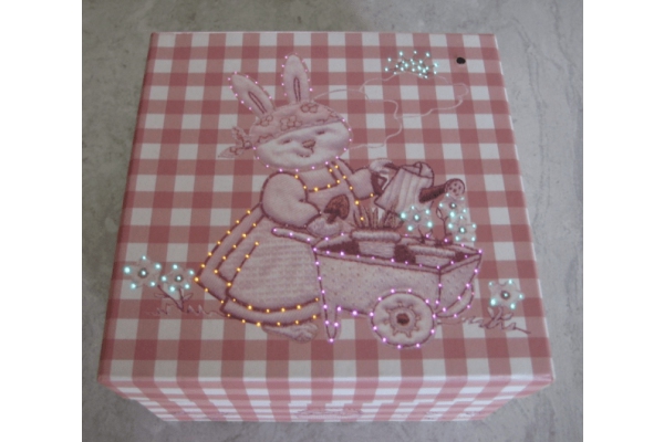 LED mirksinti dėžutė