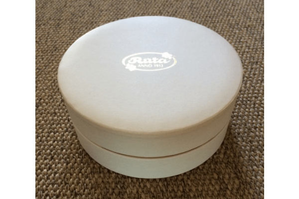 Apvali popierinė saldainių dėžutė