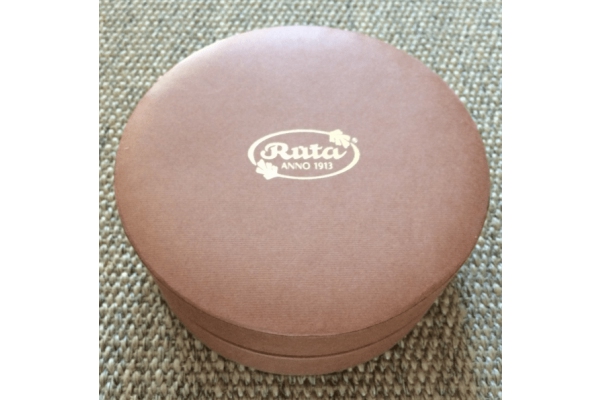 Apvali popierinė saldainių dėžutė