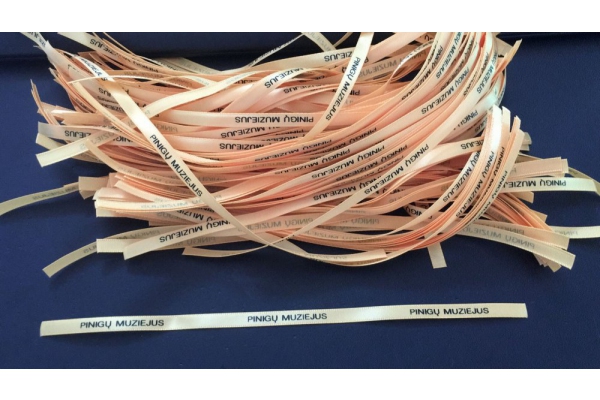 Ultrasonic tiksliai ir tvarkingai sukarpytos juostelės