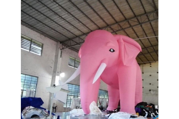 Gigantiškas pripučiamas dramblys