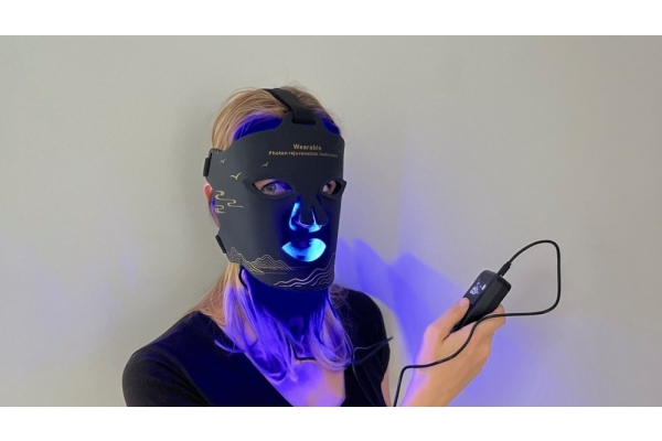 Odą jauninanti šviesos terapija