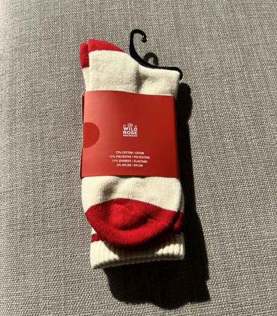 Individualios kojinės su išmegztu logotipu ir raštu